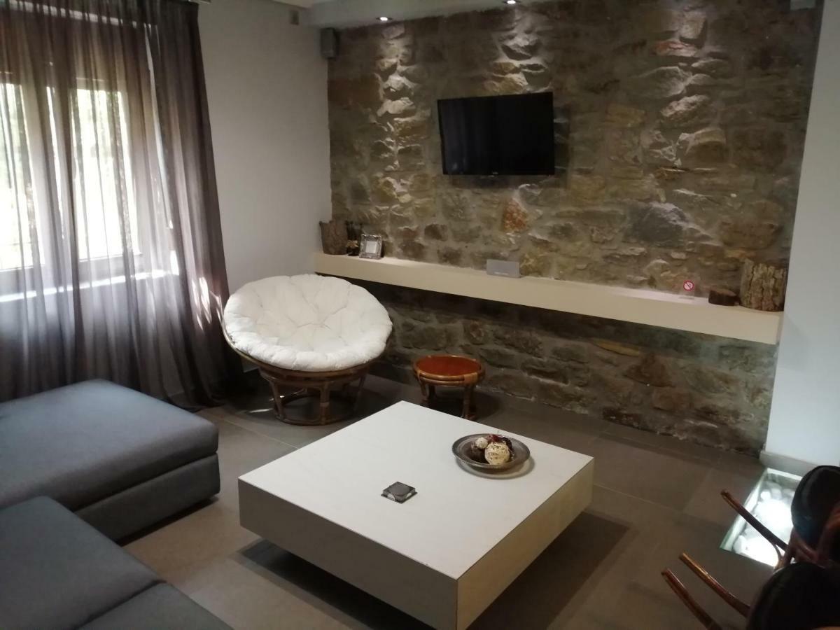 Modern Residence In The Center Of Trikala Exteriör bild